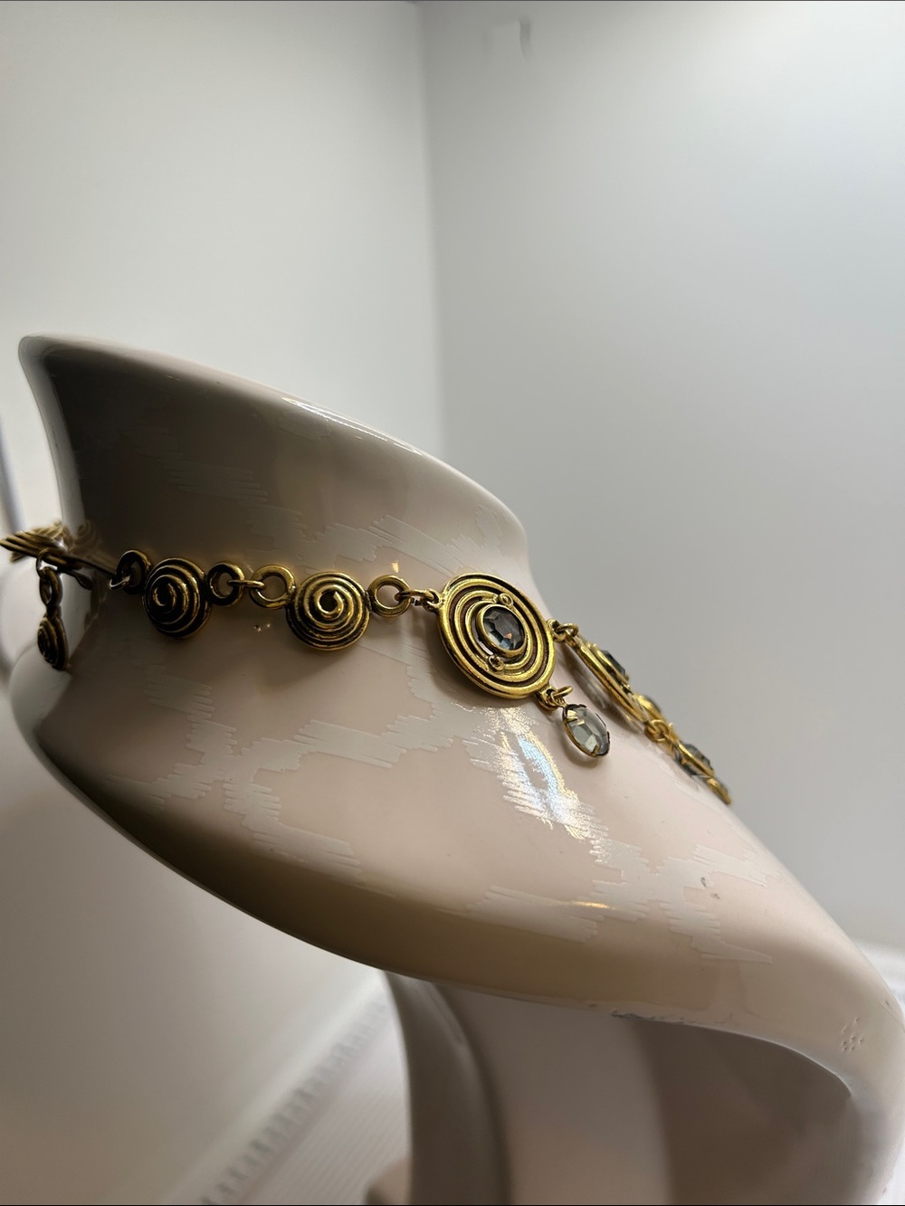 Vintage Goldette Gold Circular Disc Bib Necklace with Clear Crystal Drops - Picture 8 of 13